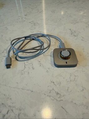 Size 8- Oura Ring Rose Gold Gen 4: charging dock included